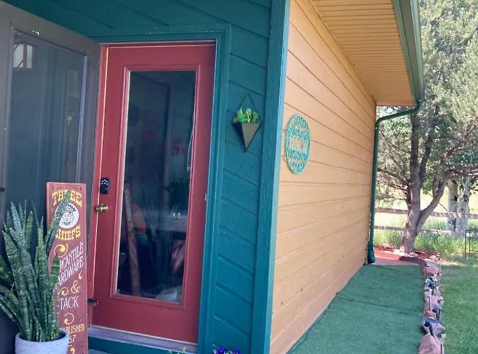Yellowstone Cattle Baron Ensuite, Private Entrance & Parking - Prairie Rose Bed & Breakfast Cheyenne