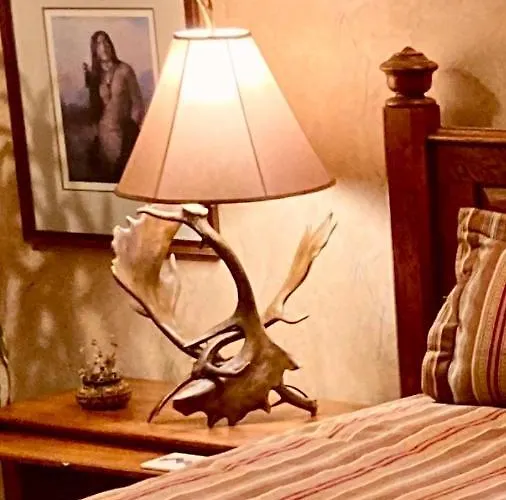 Yellowstone Cattle Baron Ensuite, Private Entrance & Parking - Prairie Rose Bed & Breakfast Cheyenne