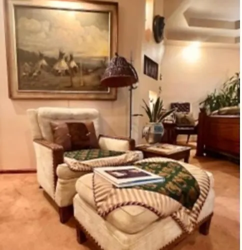Yellowstone Cattle Baron Ensuite, Private Entrance & Parking - Prairie Rose Bed & Breakfast